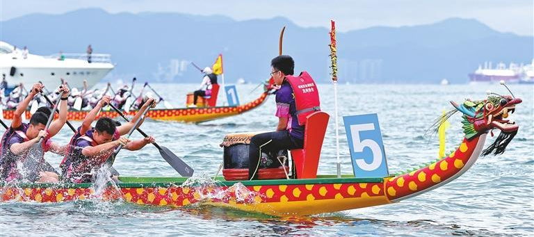 29 equipes competem em concurso de barcos-dragão marítimos